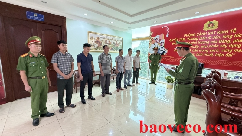 9 can bo nhan vien bao ve rung bi khoi to  canh bao tinh liem chinh trong nghe bao ve