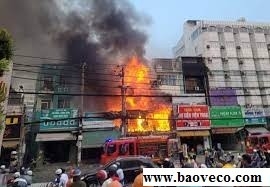 nhan vien bao ve chet trong dam chay