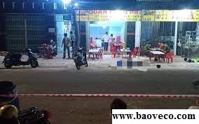thanh nien chem bao ve quan nhau de cuop dien thoai