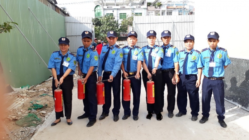 tuyen nhan vien bao ve quan 10