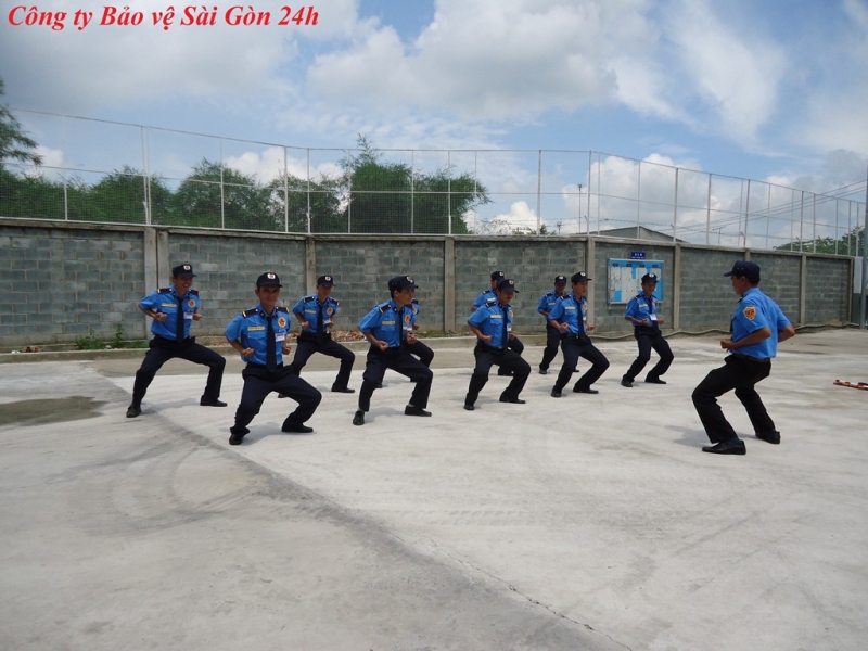 tuyen nhan vien bao ve tai quan 2