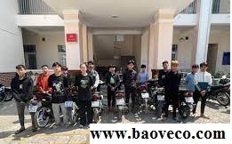bat giu 13 thanh thieu nien mang hung khi hon chien bao ve khu dan cu